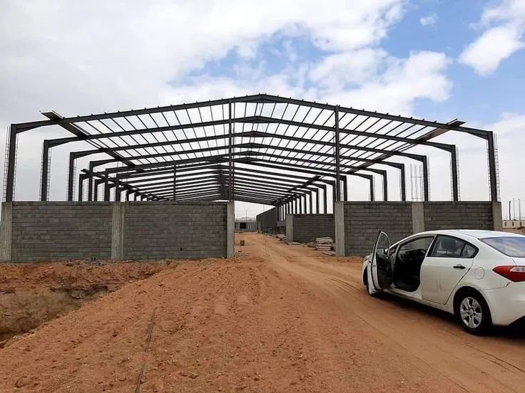 تنفيذ الهناجر والمستودعات والهياكل المعدنية حسب المقاس والاستخدام في حي الجامعة بمكة